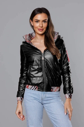 Krótka kurtka damska z ozdobnym wykończeniem czarna (b8030-1)