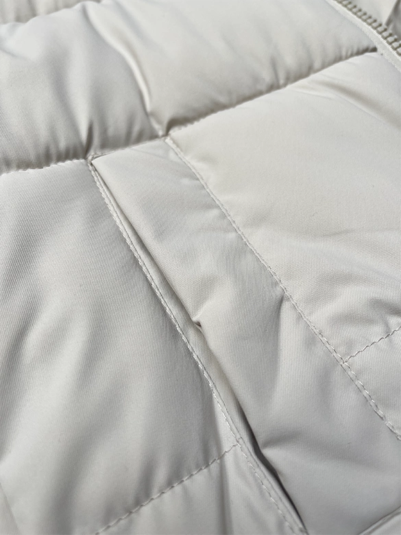 Krótka zimowa kurtka damska ze ściągaczami S'west złamany biały (B8288-26)