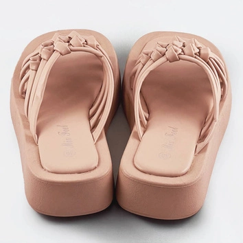 Damskie klapki na płaskiej podeszwie beżowe (cm-59)