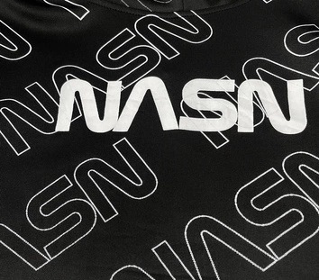 Męska bluza kangurka z nadrukiem czarna (8B991-3)