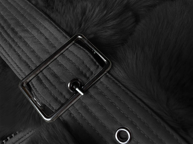 Zimowa kurtka damska z futrem czarna (2M-008)