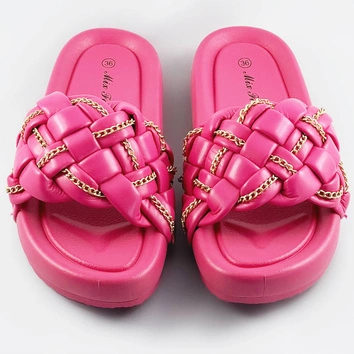 Damskie klapki plecione z łańcuszkiem fuksja (ae120)