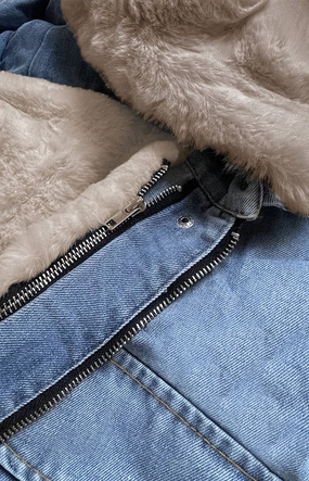 DAMSKA KURTKA JEANSOWA Z FUTRZANĄ PODPINKĄ NIEBIESKO - BEŻOWA (9023#)