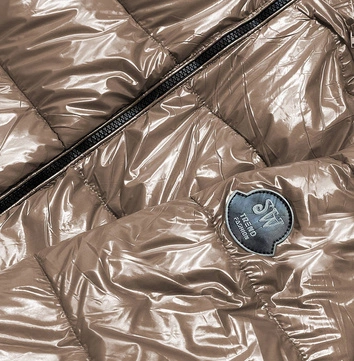 Lakierowana kurtka damska jasny brąz (B8039-12)