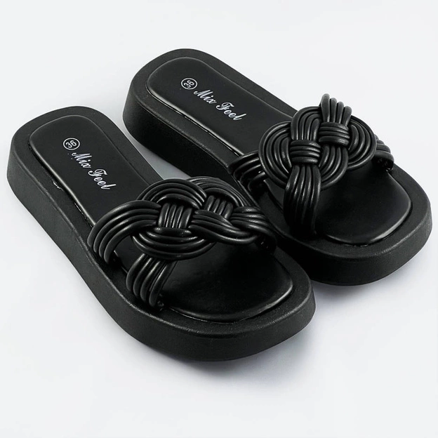 Damskie klapki na płaskiej podeszwie czarne (cm-49)