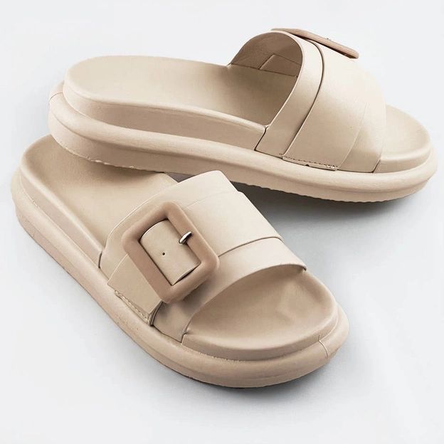 Damskie klapki z klamrą beżowe (xa136)