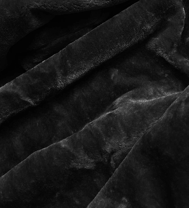 Damska kurtka z futrzaną podszewką czarna (B8116-1)