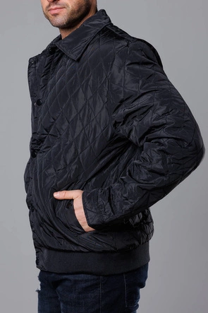 Pikowana kurtka męska z kołnierzem czarna (58M13081-392)