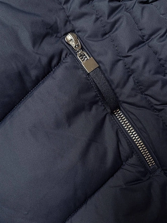 Długa pikowana zimowa kurtka damska granatowa (7689)