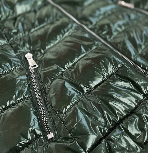 Kamizelka damska z kontrastową podszewką zielona (b9549)