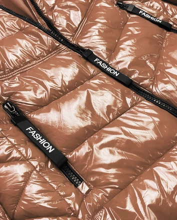 Lakierowana kurtka damska z kapturem złota (b9759-101)