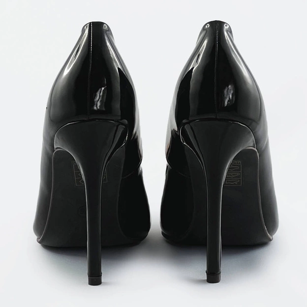 Lakierowane czółenka z ozdobną klamrą czarne (jc3004-1)