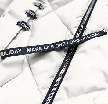 DAMSKA KRÓTKA KURTKA ZIMOWA Z KAPTUREM BIAŁA (H1021-82)