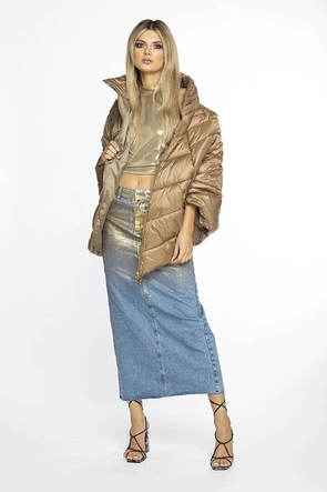 Kurtka damska ponczo z ozdobnymi suwakami Ann Gissy ciemny beż (AG1-J9171)