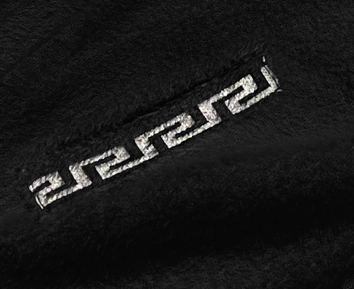 Narzutka kurtka z kapturem a'la alpaka czarna (B6001-1)