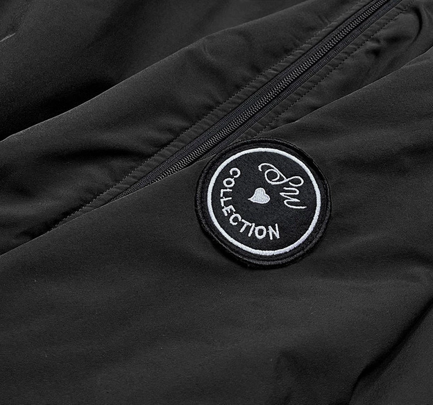 Asymetryczna damska parka czarna (b8001-1)