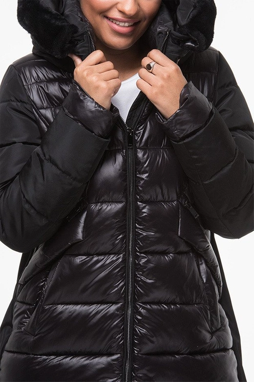 DAMSKA ZIMOWA KURTKA Z ŁĄCZONYCH MATERIAŁÓW CZARNA (J19-011)