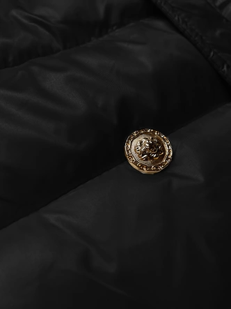 Puchowy płaszcz damski na guziki czarny (5M3160/1-392)