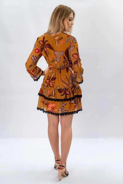 SZYFONOWA SUKIENKA Z FALBANAMI MUSZTARDOWA (452ART)