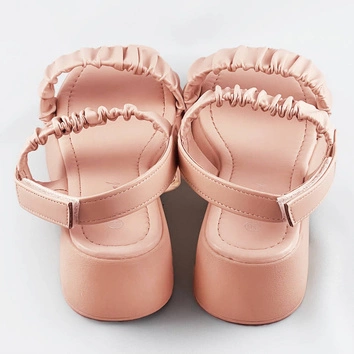 Sandały na niskiej platformie beżowe (cm-48)