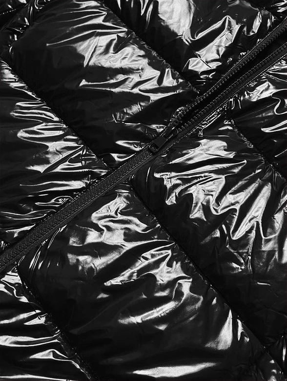 BŁYSZCZĄCA PIKOWANA KURTKA CZARNA (7693)