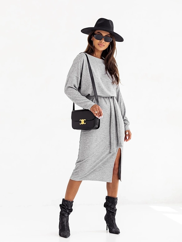 Elegancka sukienka midi z paskiem szara (82137)