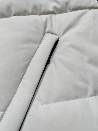 Zimowa kurtka damska z odpinanym kapturem S'west złamany biały (B8303-26)