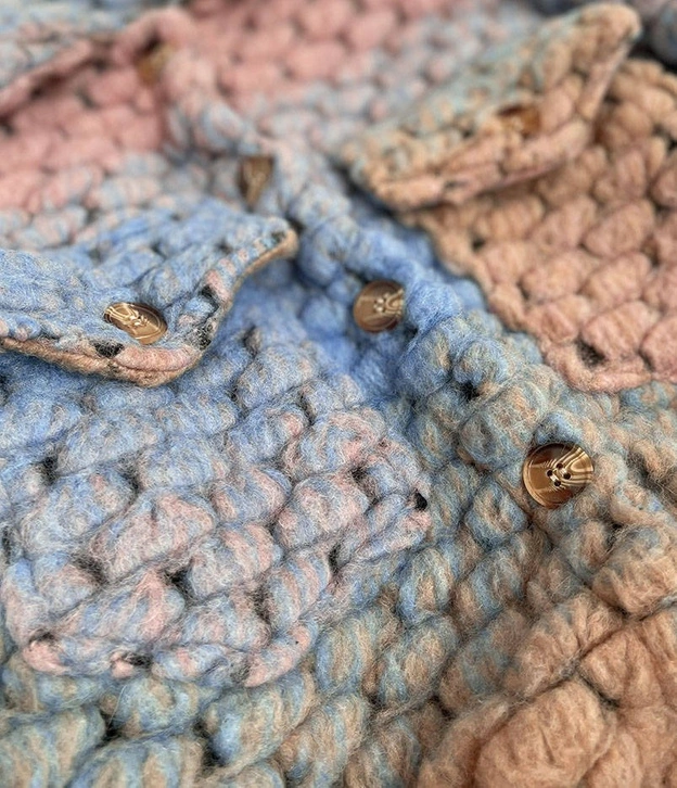 Koszulowa kurtka damska z kołnierzem niebiesko-beżowa (2453)