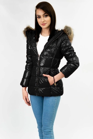 LAKIEROWANA PIKOWANA KURTKA DAMSKA CZARNA (7695)