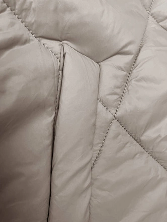 Długa kurtka damska z kapturem beżowa (5M3171-62)