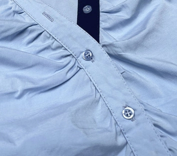 Bluzka z kontrastowymi wstawkami jasnoniebieska (AWD0205)