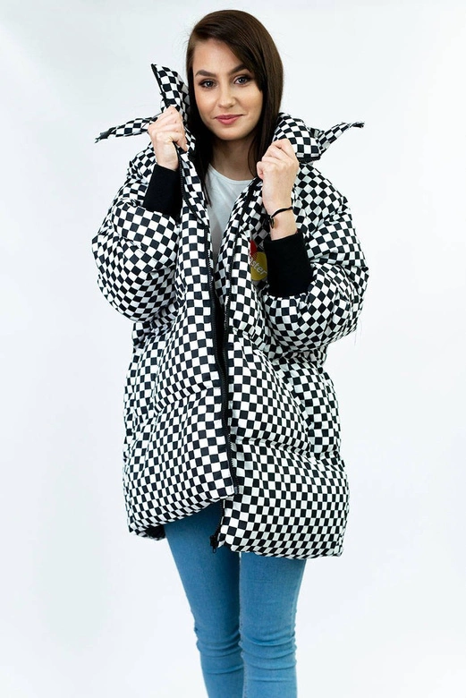 DAMSKA ZIMOWA KURTKA W KRATKĘ CZARNO-BIAŁA (701ART)