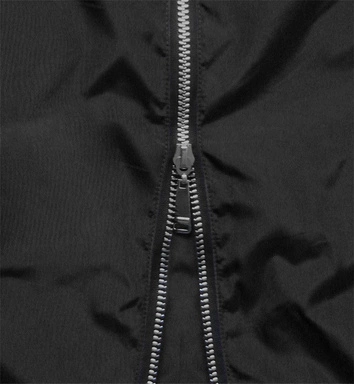 DŁUŻSZA KURTKA Z KAPTUREM CZARNA (B9515)