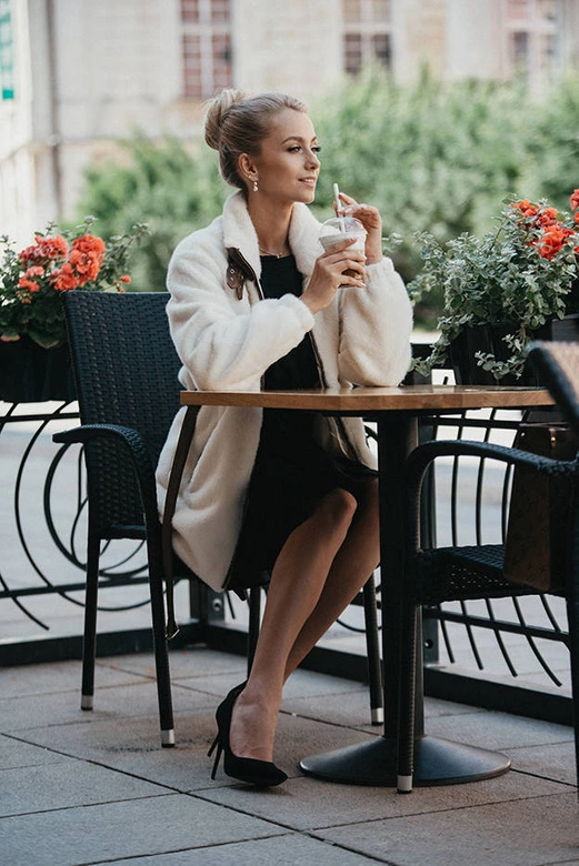 Kurtka futrzana ze stójką ecru (gsq2228)