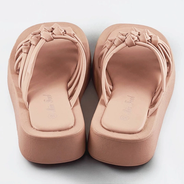 Damskie klapki na płaskiej podeszwie beżowe (cm-59)