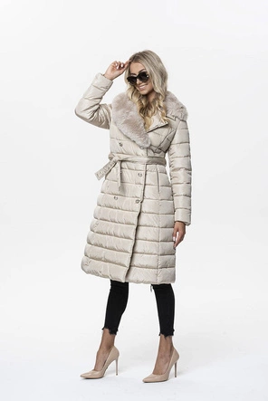 DAMSKI PIKOWANY PŁASZCZ Z FUTREM BEŻOWY (X001X)