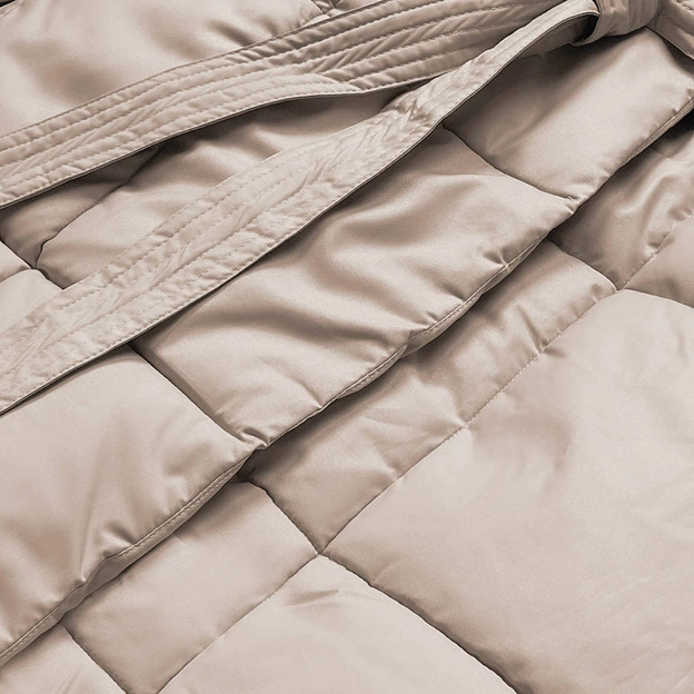 Zimowy płaszcz damski z paskiem jasny beż (2M-061)