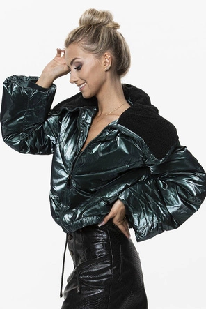 Krótka kurtka oversize z szerokimi rękawami zielona (j9-016)