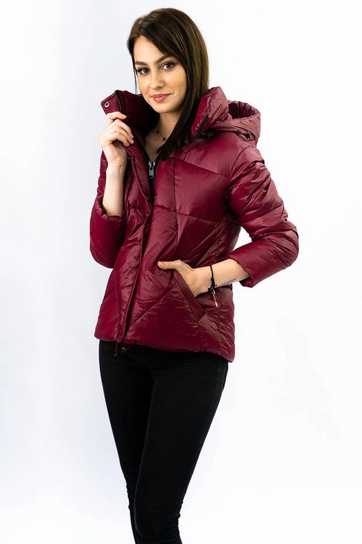 Damska kurtka pikowana z odpinanym kapturem bordowa (7564)