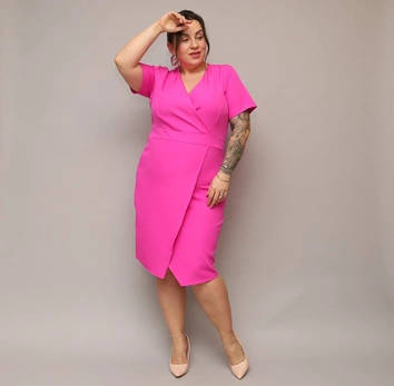 Kopertowa sukienka do kolan fuksja (743)