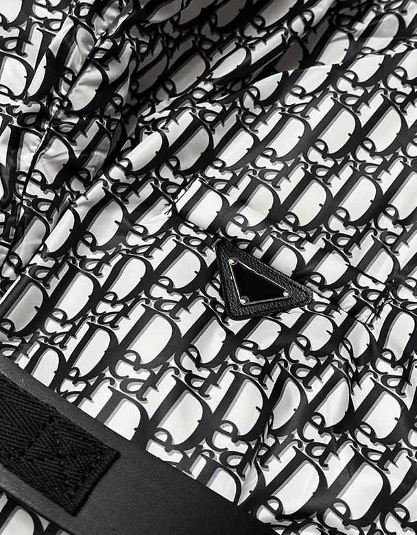 Lekka kurtka damska z paskiem biała (omdl015)