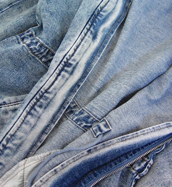 Długa jeansowa damska kurtka z kapturem niebieska (c122)