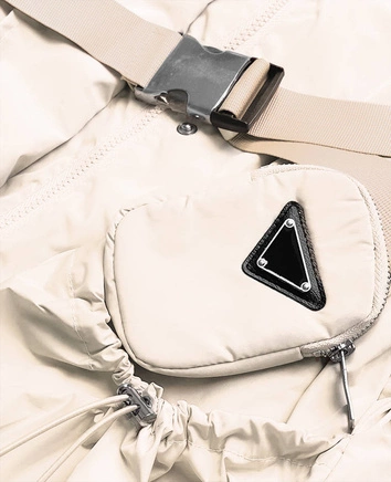 Krótka kurtka damska z paskiem beżowa (ag3-03)