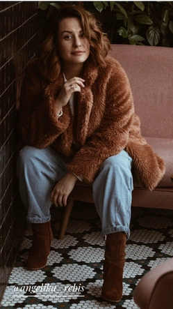 FUTRZANY ZIMOWY DAMSKI PŁASZCZ Z KIESZENIAMI CZARNY (461ART)