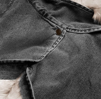 Damska kurtka jeansowa z futrzanym kołnierzem czarna/beż (br9585-1046)