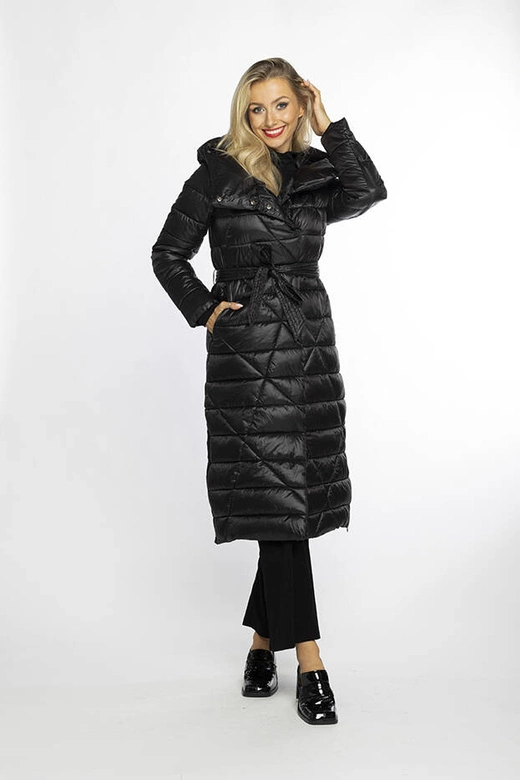 Pikowany płaszcz z kapturem czarny (AG1-J9069)