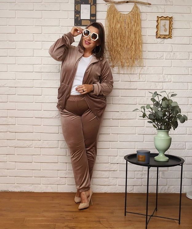 Dres damski z rozpinaną bluzą plus size beżowy (8216)