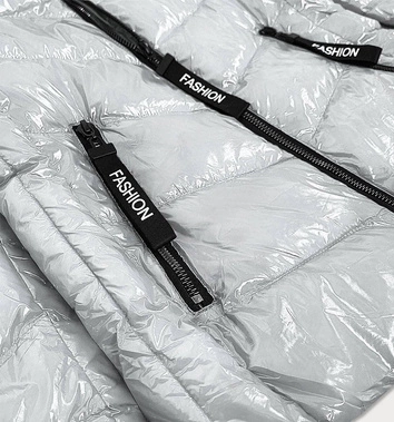Błyszcząca damska kurtka z kapturem srebrna (b9569)