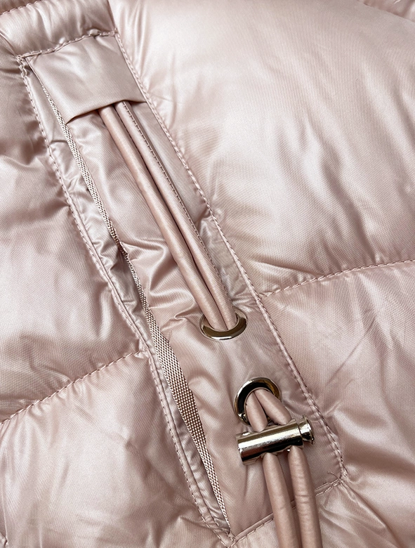 Prosta kurtka zimowa damska z ozdobnymi kieszeniami S'west perłowy róż (B8259-51)