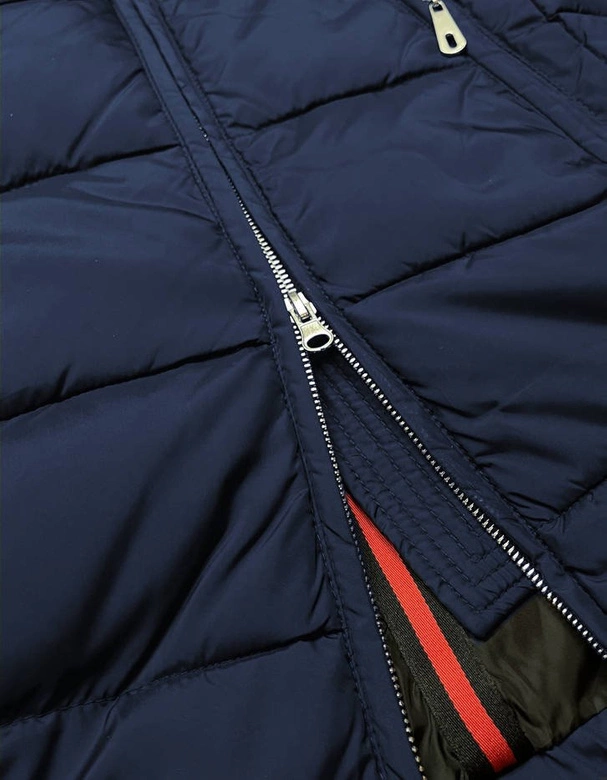 KURTKA DAMSKA ZIMOWA Z WYDŁUŻONYMI BOKAMI GRANATOWA (GWW6788X)